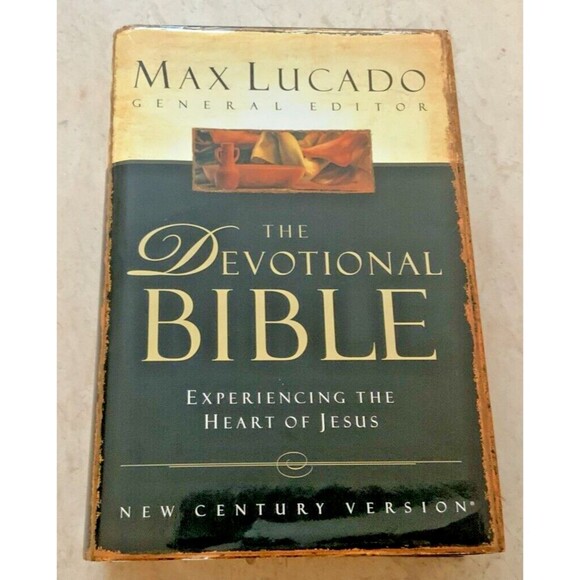 THE DEVOTIONAL BIBLE: EXPERIENCING THE HEART OF JESUS By Max Lucado - Hardcover - Picture 1 of 13